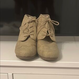 American Eagle Outfitters Tan Lace Up Boots